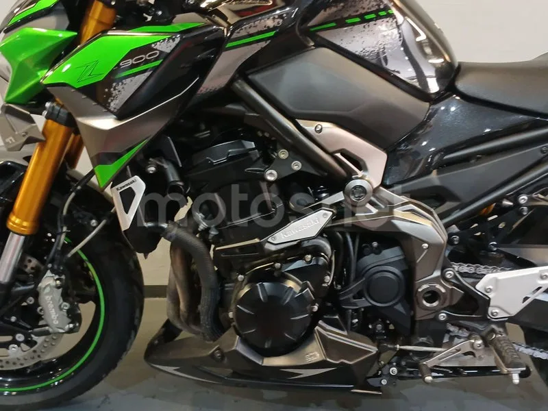 Kawasaki Z900 - Vista 11