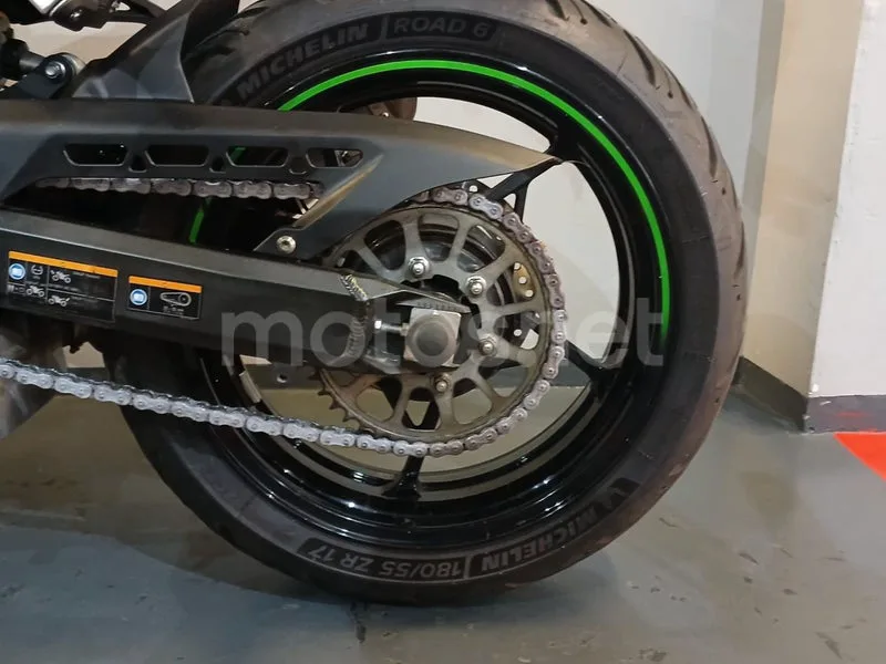 Kawasaki Z900 - Vista 12
