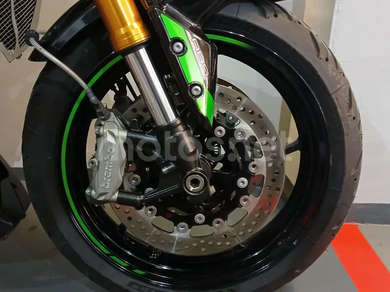 Kawasaki Z900 - Vista 15