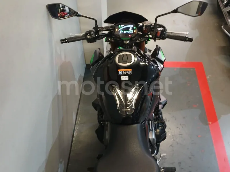 Kawasaki Z900 - Vista 18