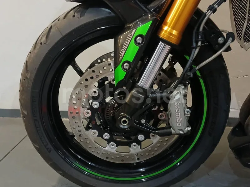 Kawasaki Z900 - Vista 10