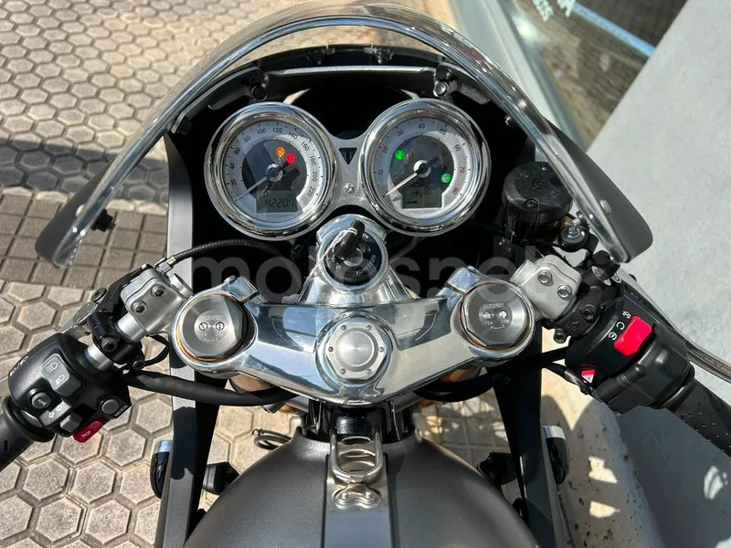 Triumph Thruxton RS - Vista 8