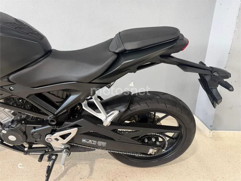 Honda CB125R - Vista 4