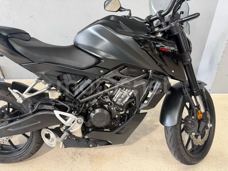 Honda CB125R - Vista 8