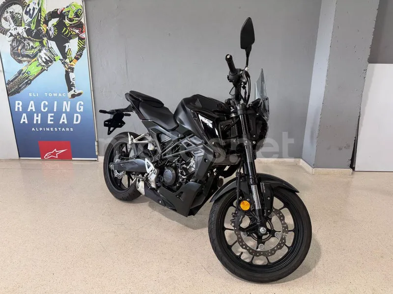 Honda CB125R - Vista 9