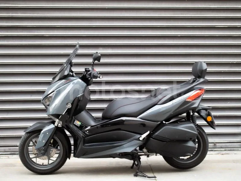 Yamaha XMAX 300 - Vista 16