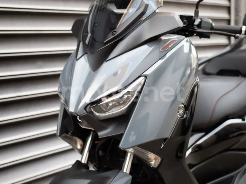 Yamaha XMAX 300 - Vista 18