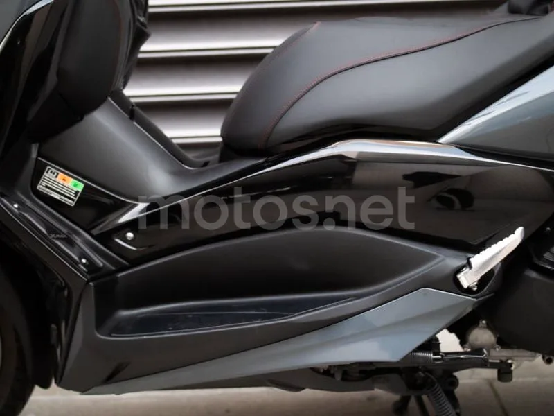 Yamaha XMAX 300 - Vista 20