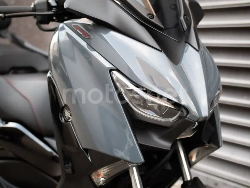 Yamaha XMAX 300 - Vista 3