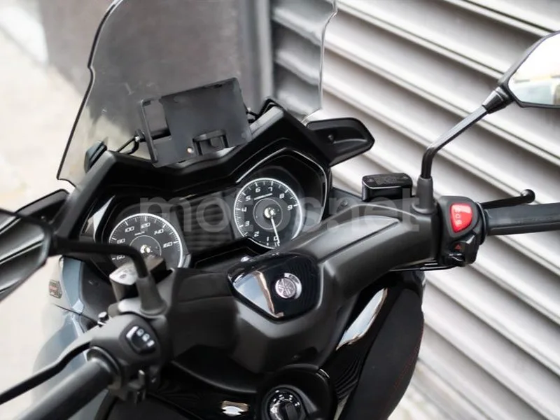 Yamaha XMAX 300 - Vista 22