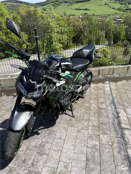 Kawasaki Z900 - Vista 3