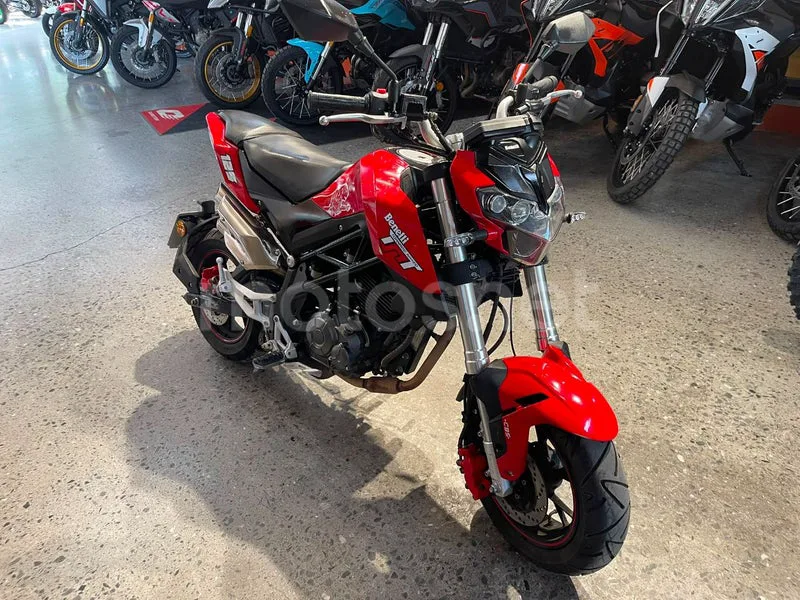 Benelli BN 125 - Vista 3