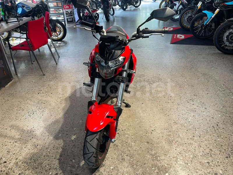 Benelli BN 125 - Vista 4