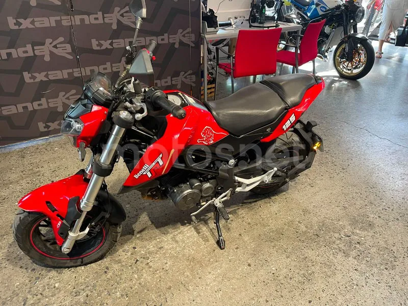 Benelli BN 125 - Vista 5