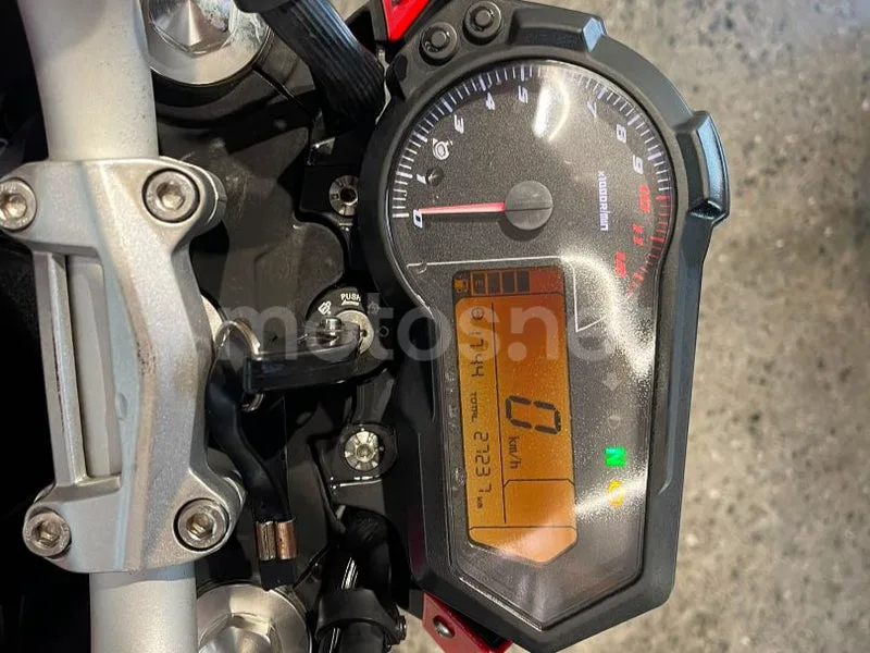 Benelli BN 125 - Vista 6