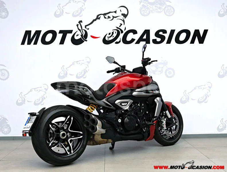 Ducati Diavel V4 - Vista 3