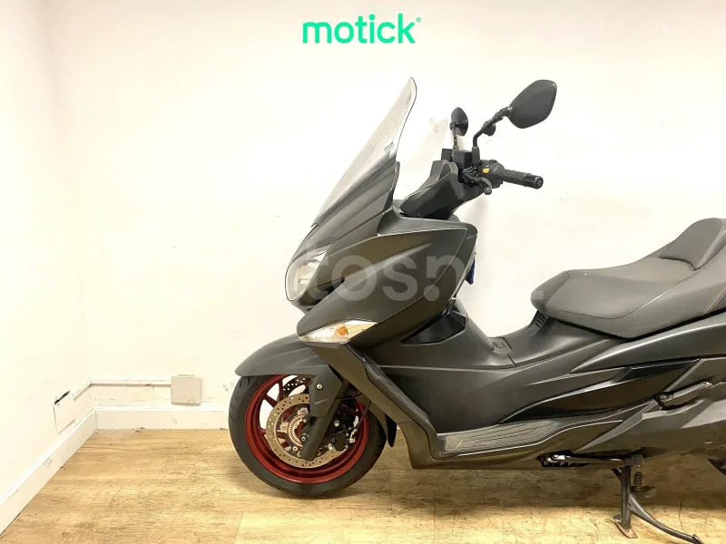 Suzuki Burgman 400 - Vista 7