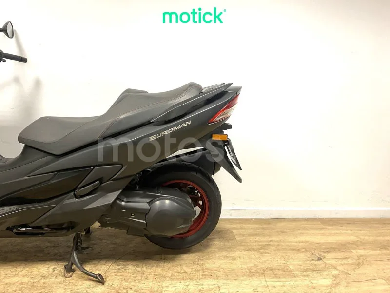 Suzuki Burgman 400 - Vista 8