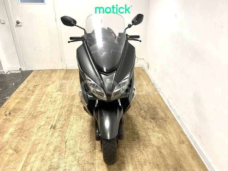 Suzuki Burgman 400 - Vista 9