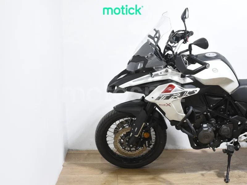 Benelli TRK 502 - Vista 8