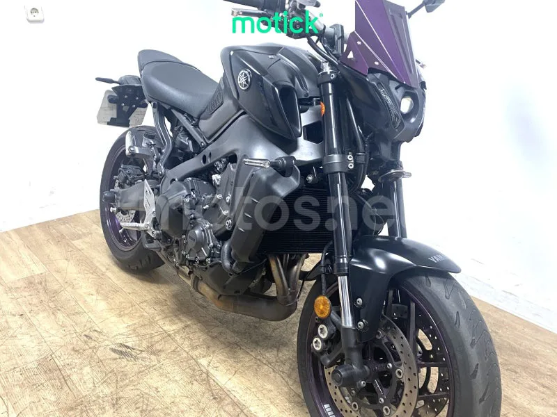 Yamaha MT-09 - Vista 12