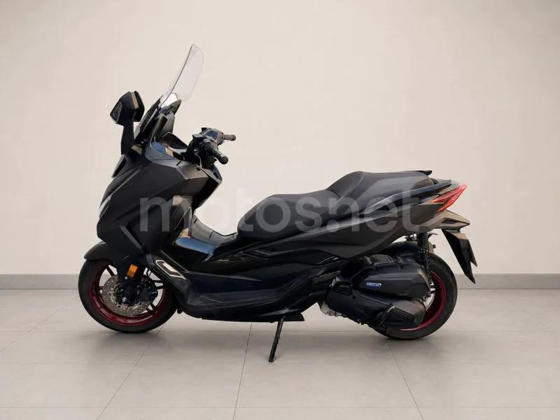 Honda Forza 125 - Vista 8