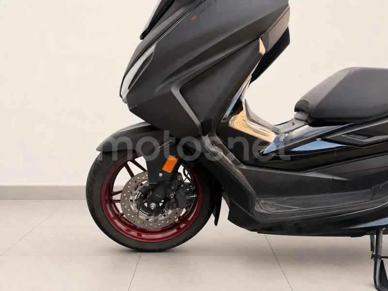Honda Forza 125 - Vista 9