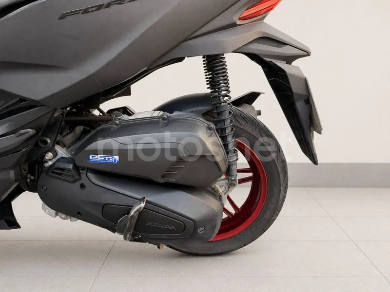 Honda Forza 125 - Vista 10