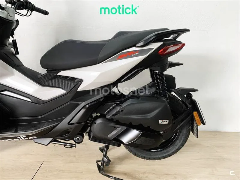 Aprilia SR GT 125 - Vista 8