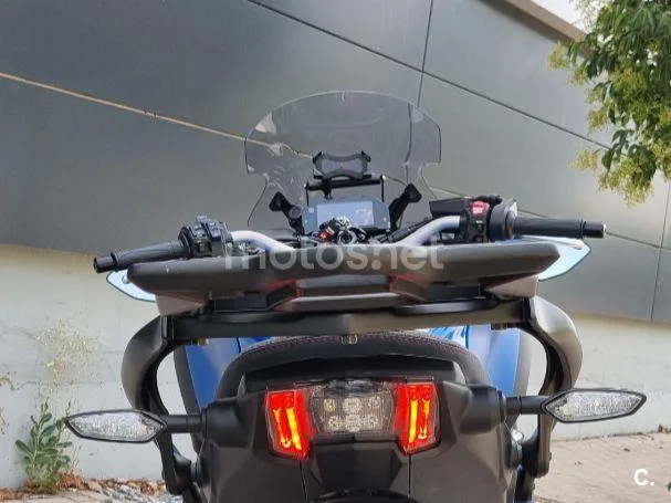 Yamaha Niken - Vista 11