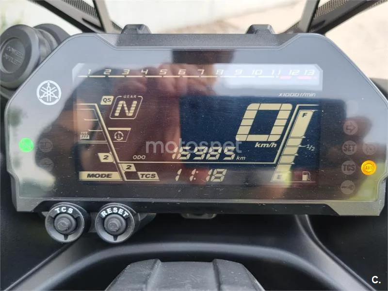 Yamaha Niken - Vista 4