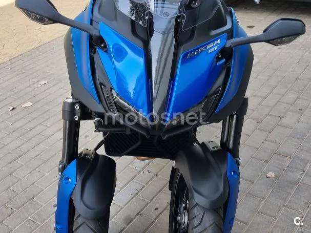 Yamaha Niken - Vista 5