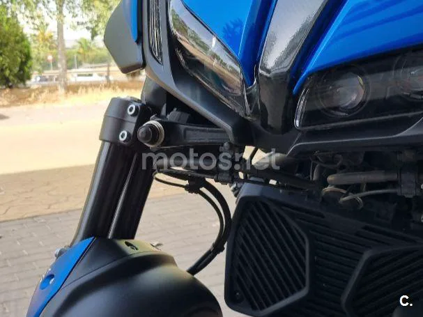 Yamaha Niken - Vista 7