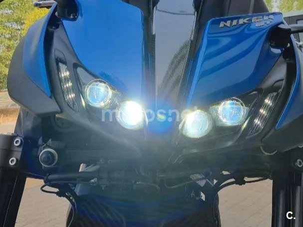 Yamaha Niken - Vista 8