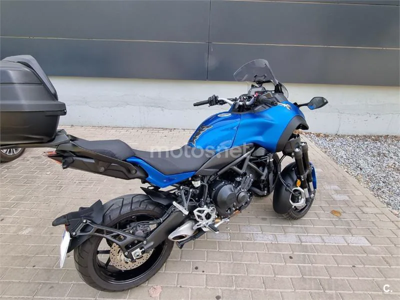 Yamaha Niken - Vista 9