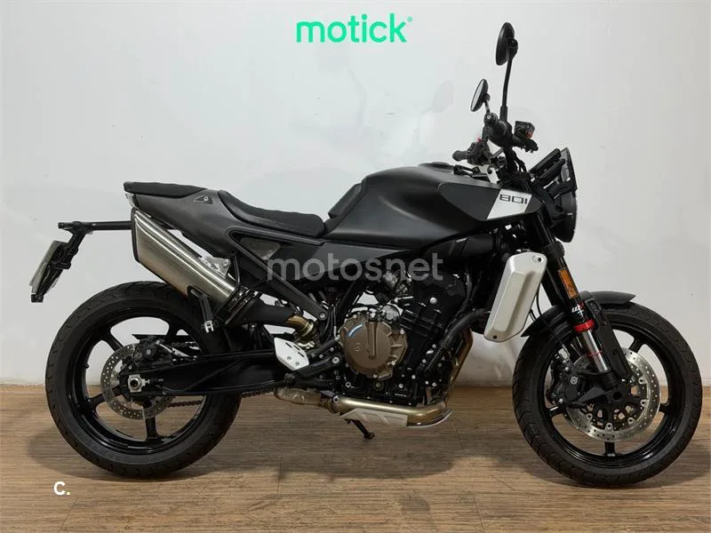 Husqvarna Svartpilen 801 6860 € 2024 Barcelona - 2
