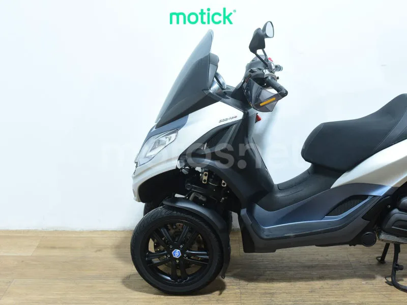 Piaggio MP3 - Vista 8