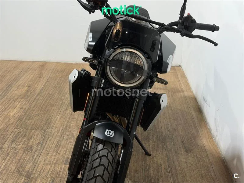 Husqvarna Svartpilen 801 - Vista 11