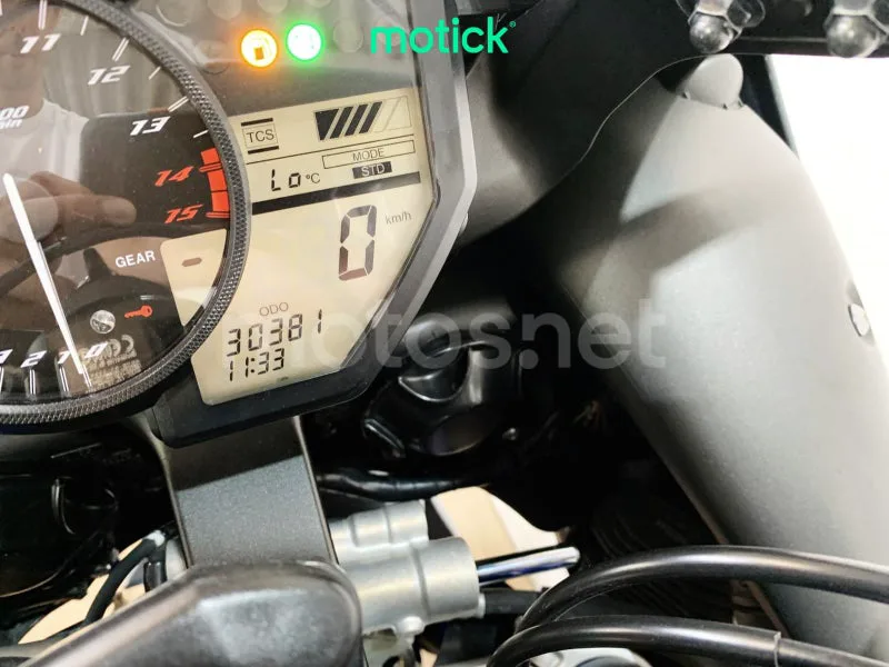 Yamaha YZF-R1 - Vista 5