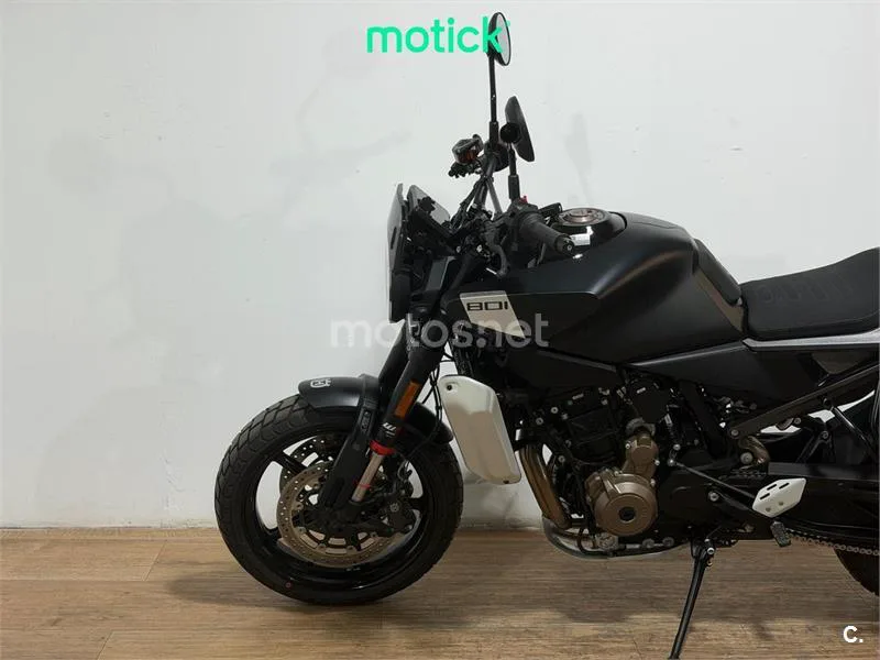 Husqvarna Svartpilen 801 - Vista 8