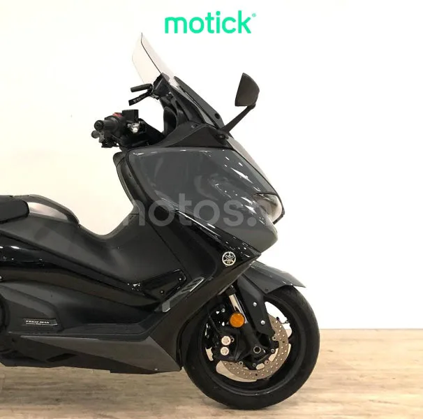 Yamaha TMAX - Vista 4
