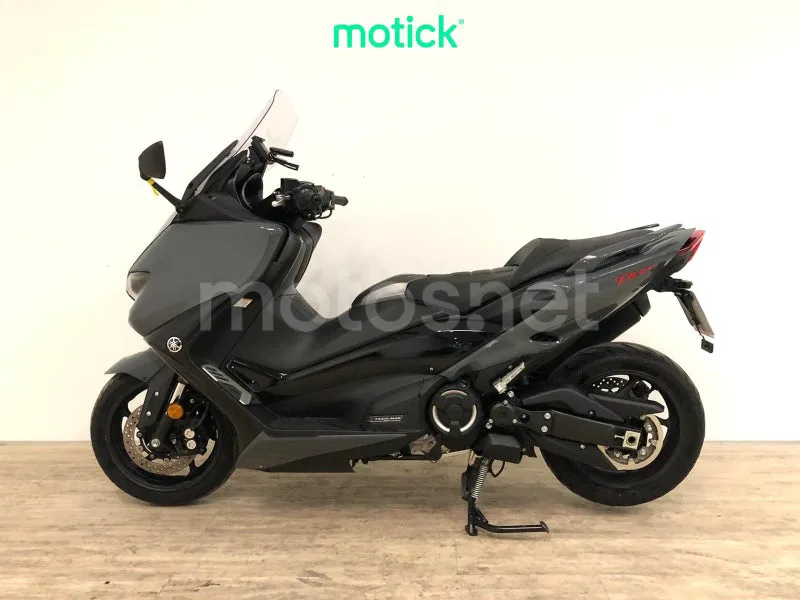 Yamaha TMAX - Vista 6