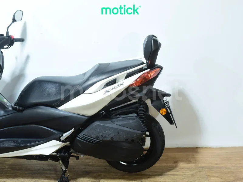 Yamaha XMAX 300 - Vista 9