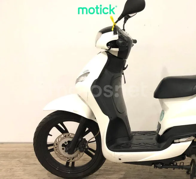 Peugeot Tweet 125 - Vista 7