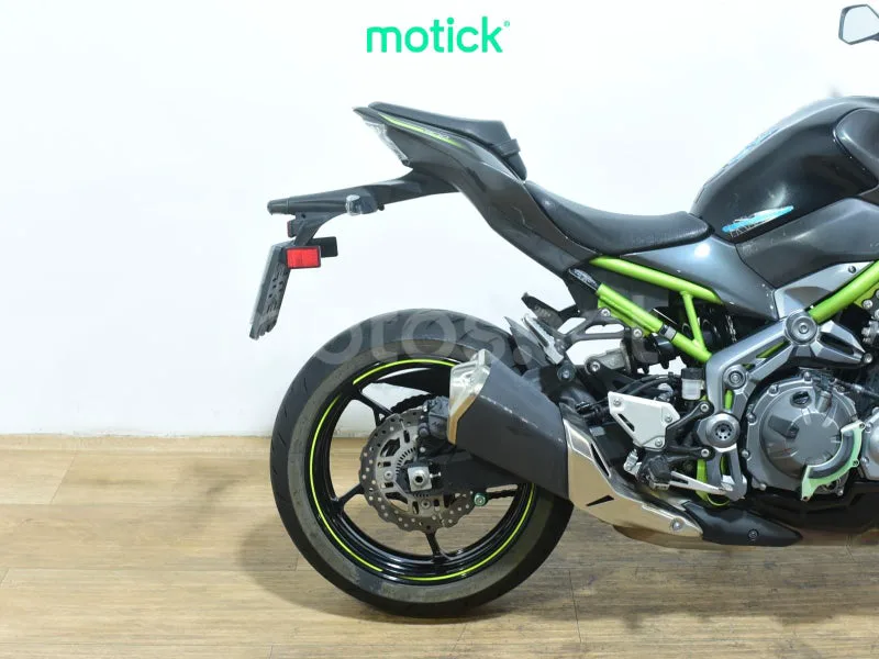 Kawasaki Z900 - Vista 3
