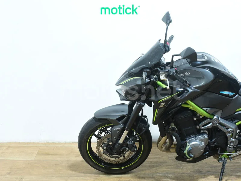 Kawasaki Z900 - Vista 8