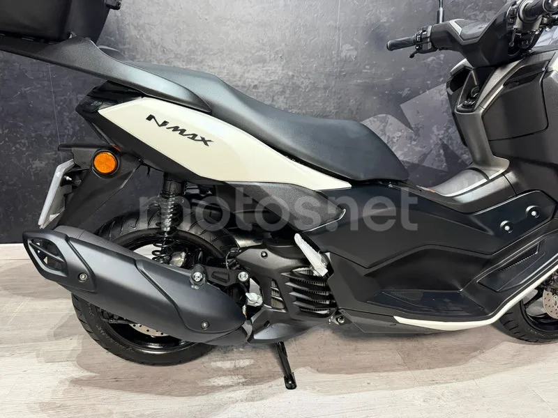 Yamaha NMAX - Vista 12