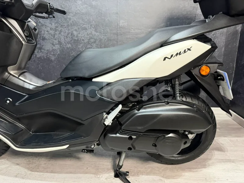 Yamaha NMAX - Vista 13