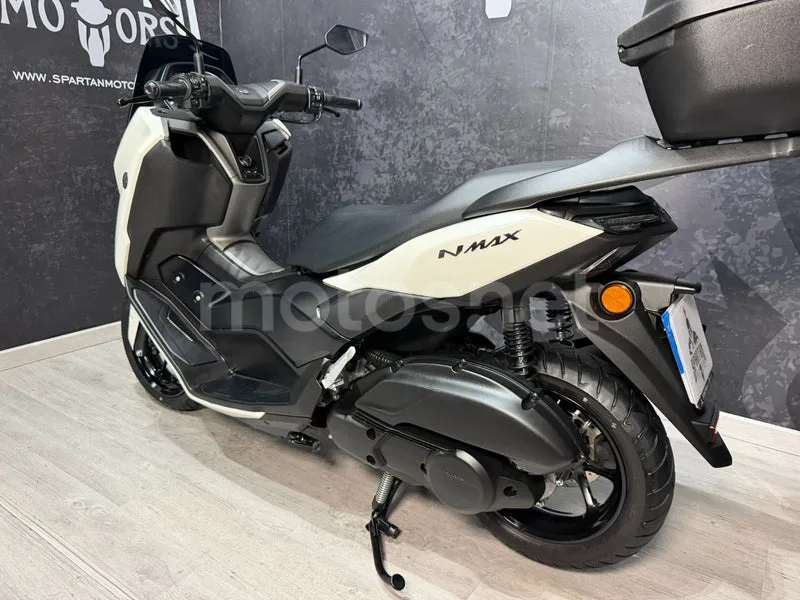 Yamaha NMAX - Vista 9