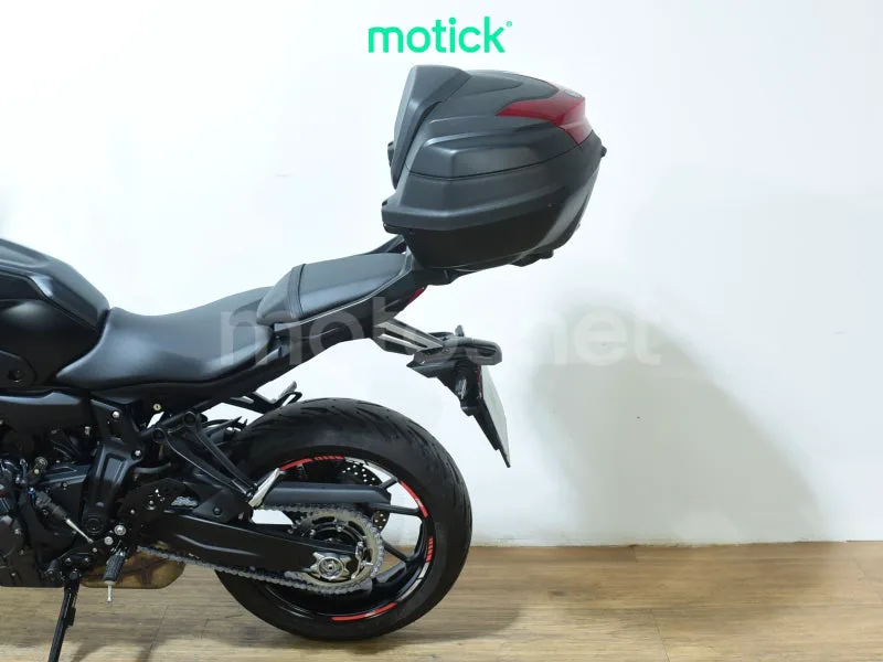 Yamaha MT-07 - Vista 9